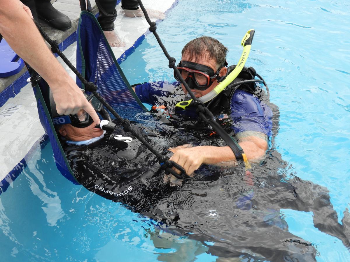 Adaptive scuba diving lesson at Jupiter Dive Center